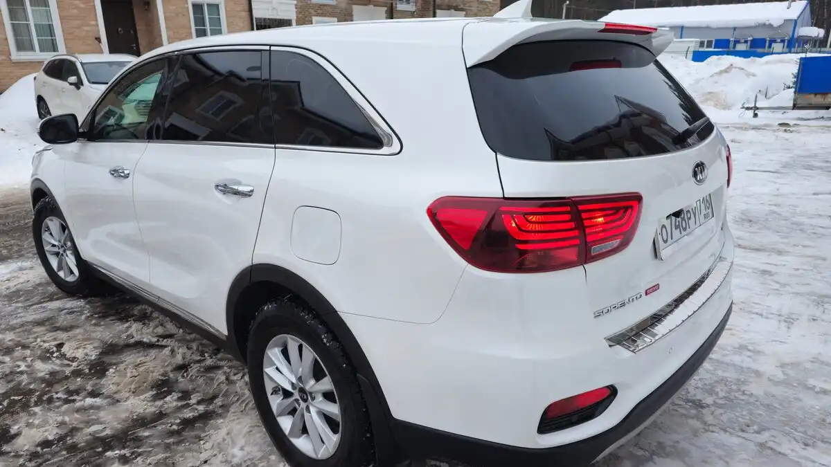 Фото автомобиля KIA SORENTO, 2019 — госномер Н294ТО69. Цвет: Белый
