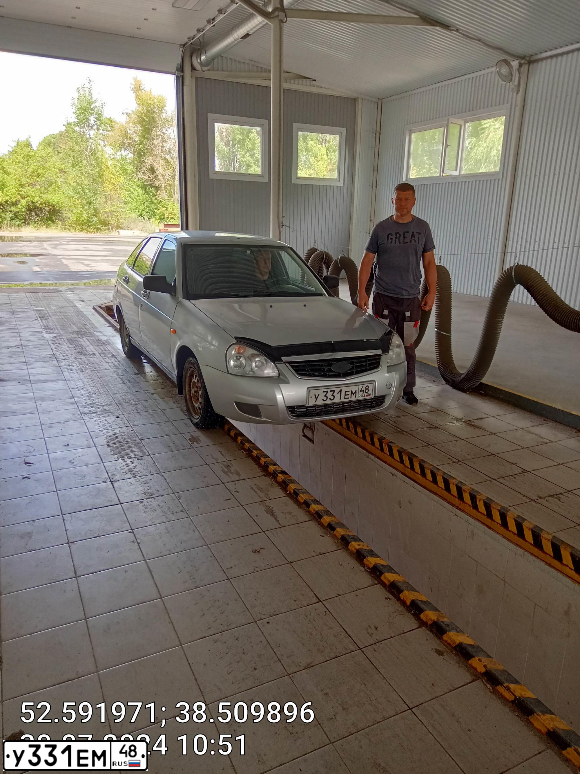 Фото автомобиля LADA 2172 PRIORA, 2010 — госномер У331ЕМ48. Цвет: СВЕТЛО СЕРЕБ.МЕТАЛЛ.