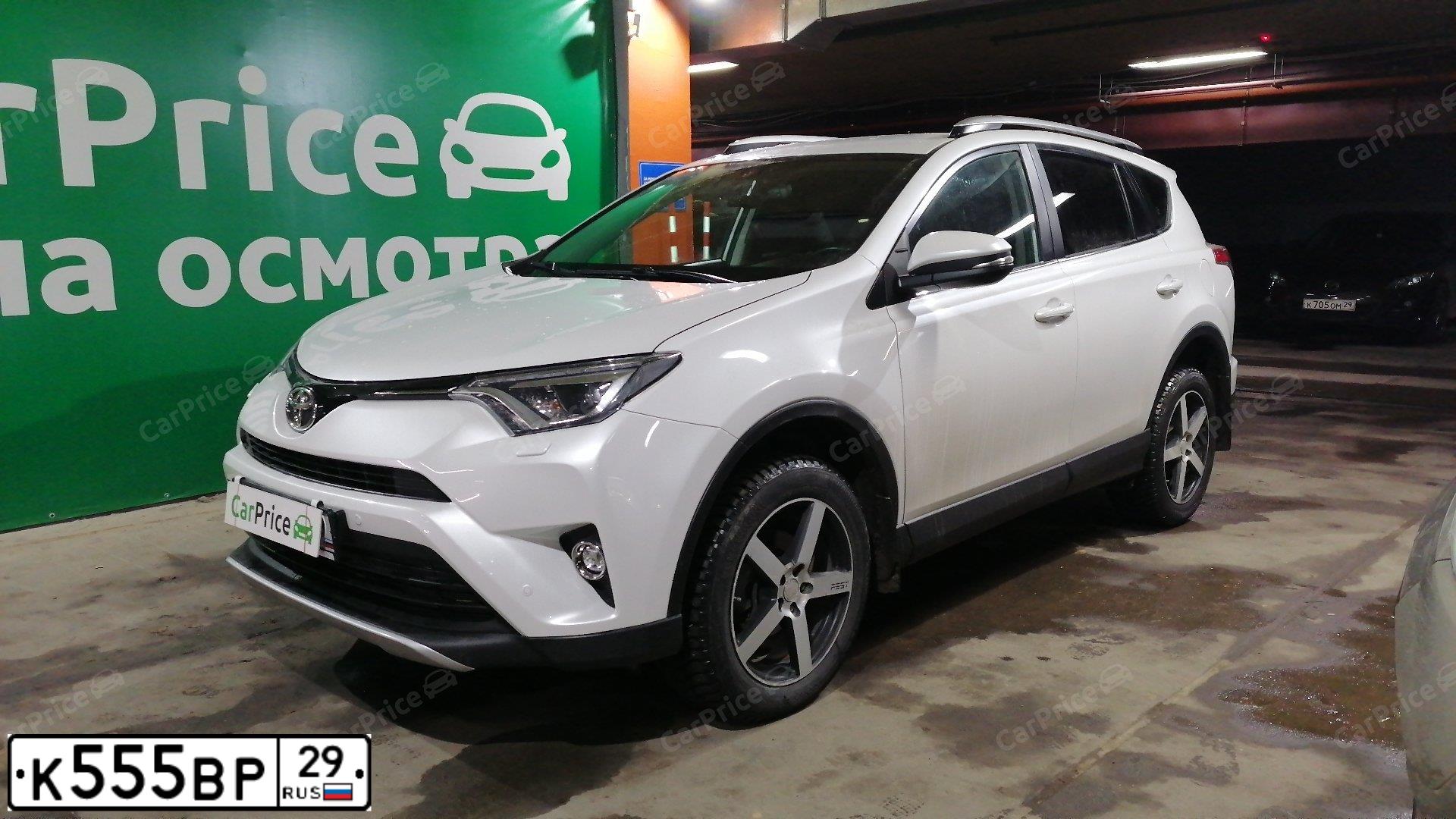 Фото автомобиля TOYOTA RAV4, 2019 — госномер К555ВР29. Цвет: Белый