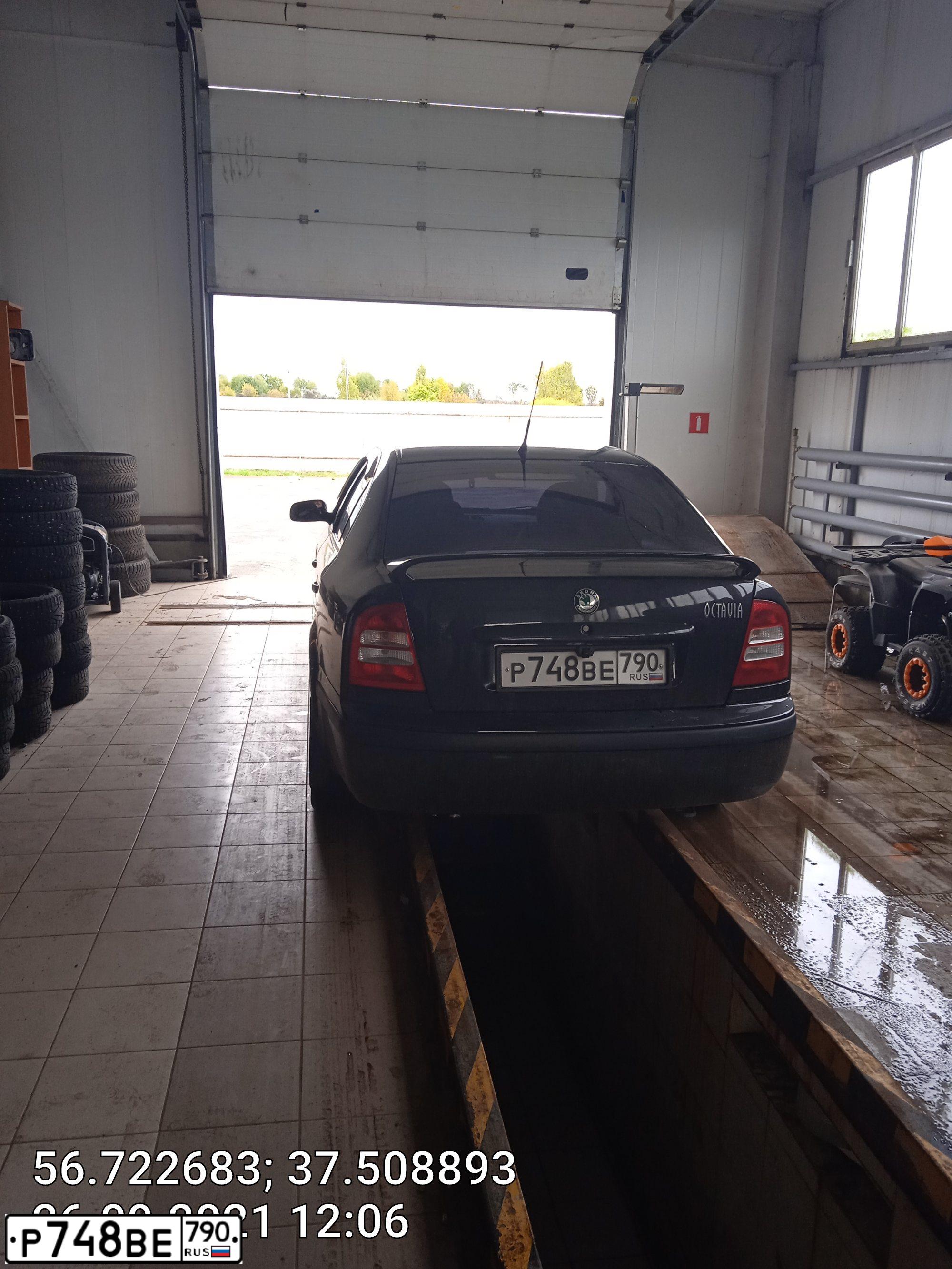 Фото автомобиля SKODA OCTAVIA, 2008 — госномер Р748ВЕ790. Цвет: ЧЕРНЫЙ