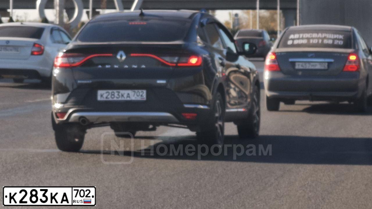 Фото автомобиля RENAULT ARKANA, 2019 — госномер К283КА702. Цвет: ЧЕРНЫЙ