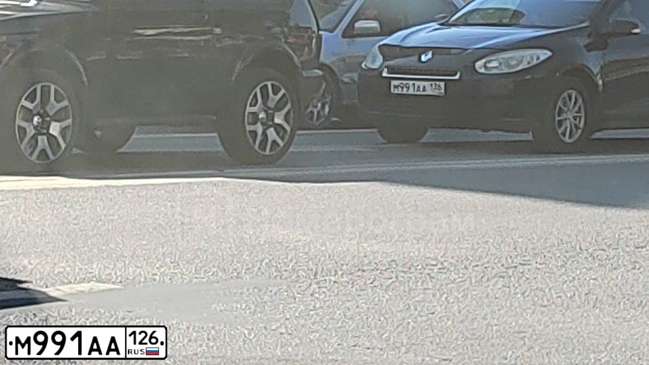 Фото автомобиля VOLKSWAGEN POLO, 2018 — госномер М991АА126. Цвет: ЯРКО-СИНИЙ