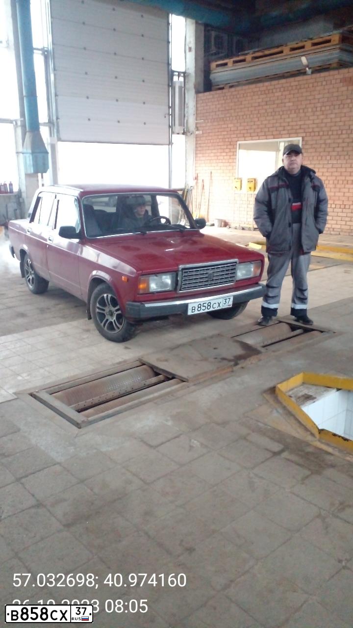 Фото автомобиля LADA 2107, 2008 — госномер В858СХ37. Цвет: ВИШНЕВЫЙ