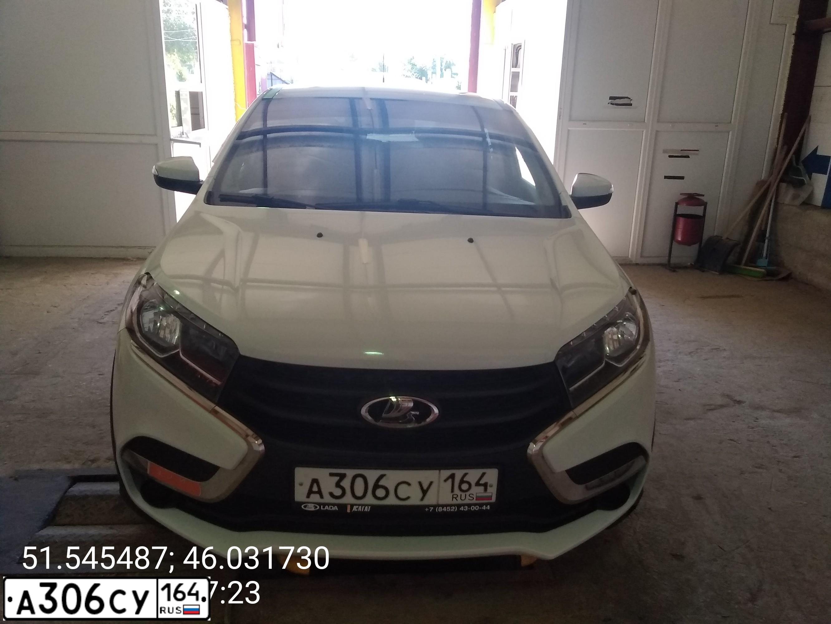 Фото автомобиля LADA XRAY, 2017 — госномер А306СУ164. Цвет: БЕЛЫЙ