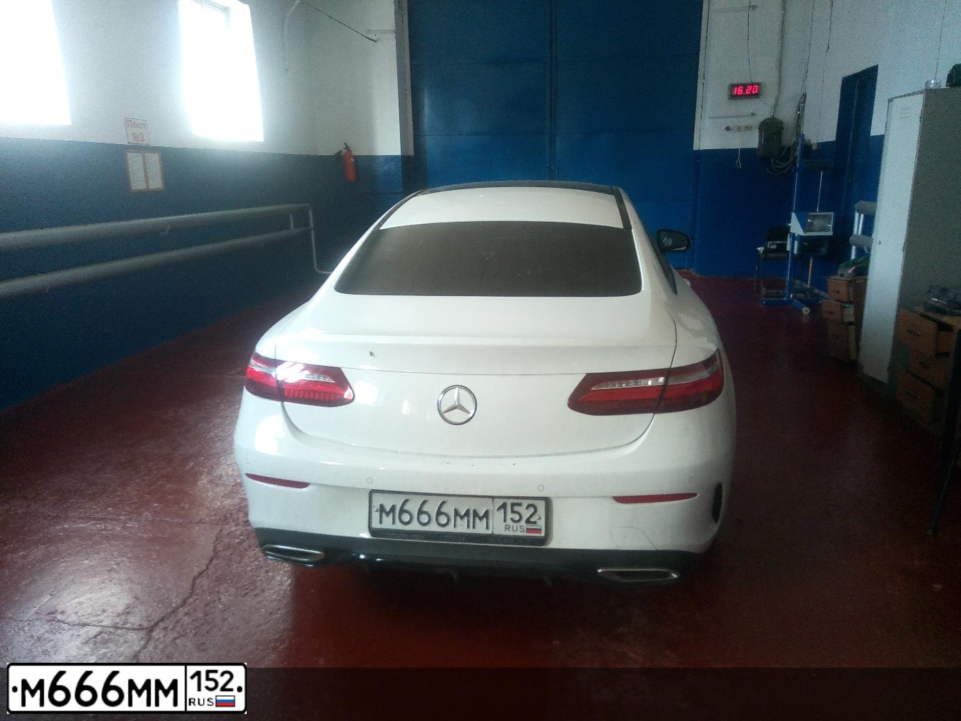 Фото автомобиля MAZDA 3, 2005 — госномер О232КК152. Цвет: Белый