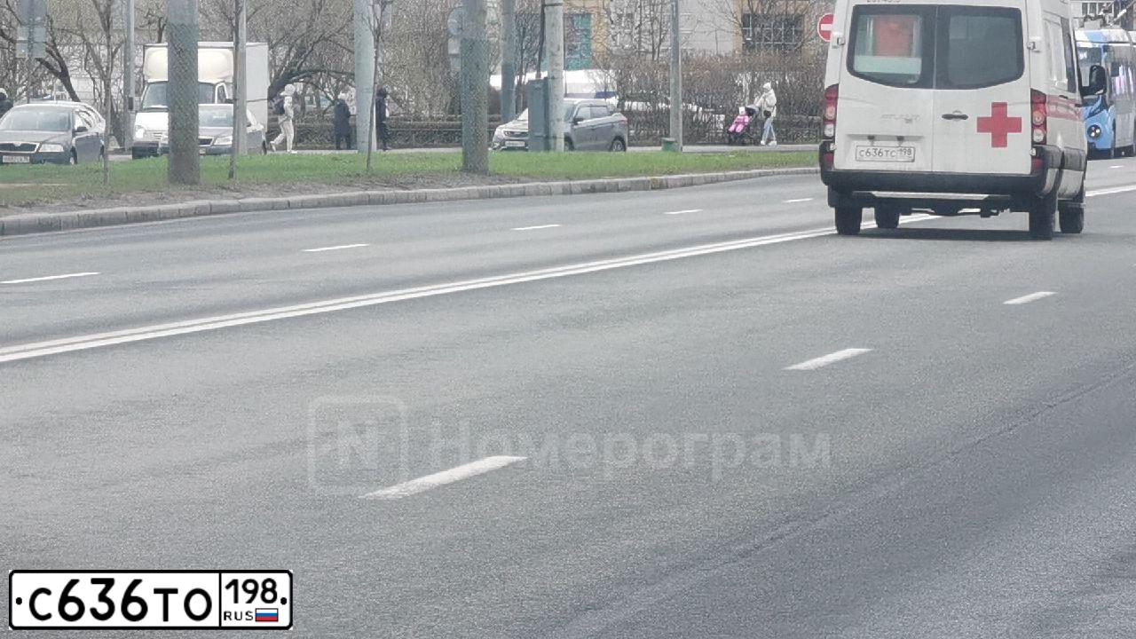 Фото автомобиля MITSUBISHI COLT, 2006 — госномер К622ОН98. Цвет: ВИШНЕВЫЙ