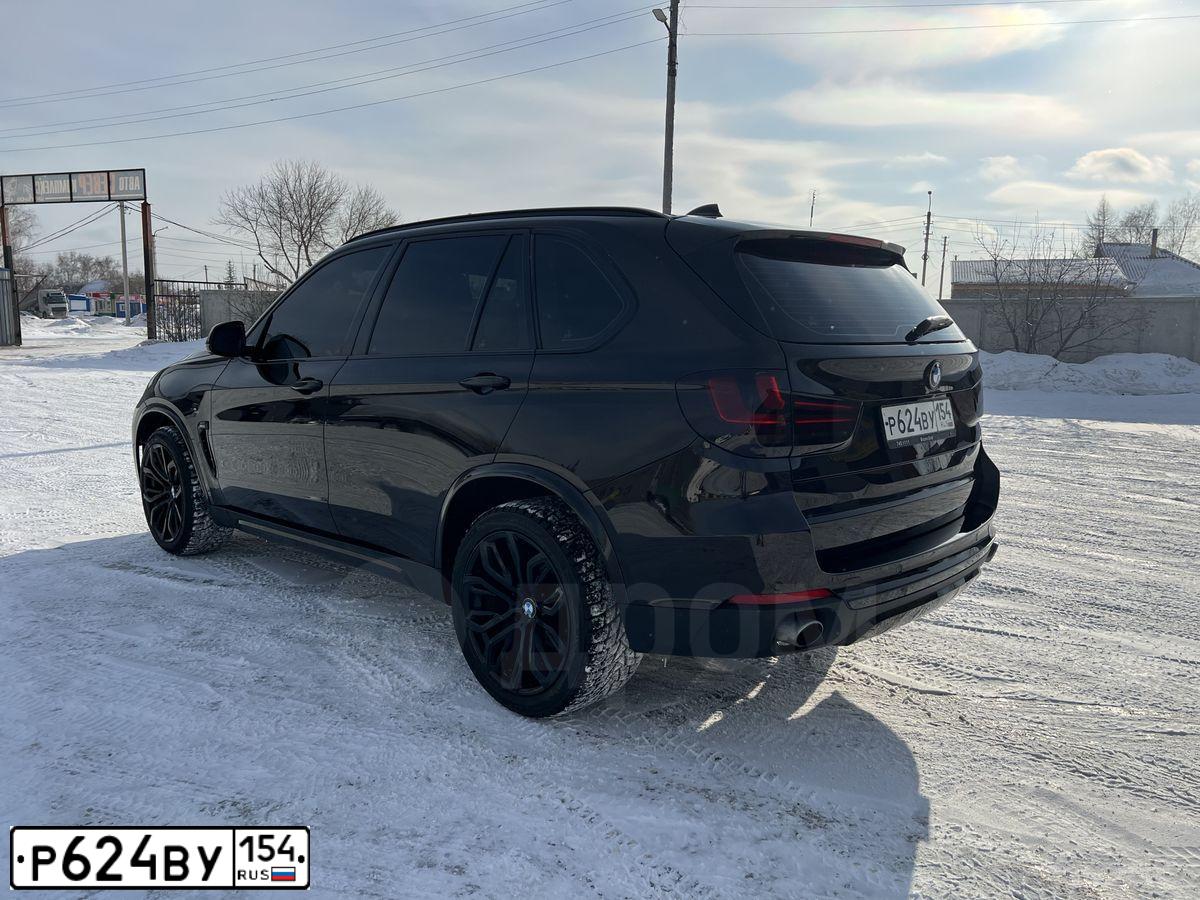 Фото автомобиля BMW X5, 2014 — госномер К666АУ750. Цвет: Коричневый