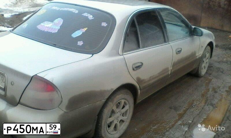 Фото автомобиля HYUNDAI SONATA, 1998 — госномер Р450МА59. Цвет: Серебристый