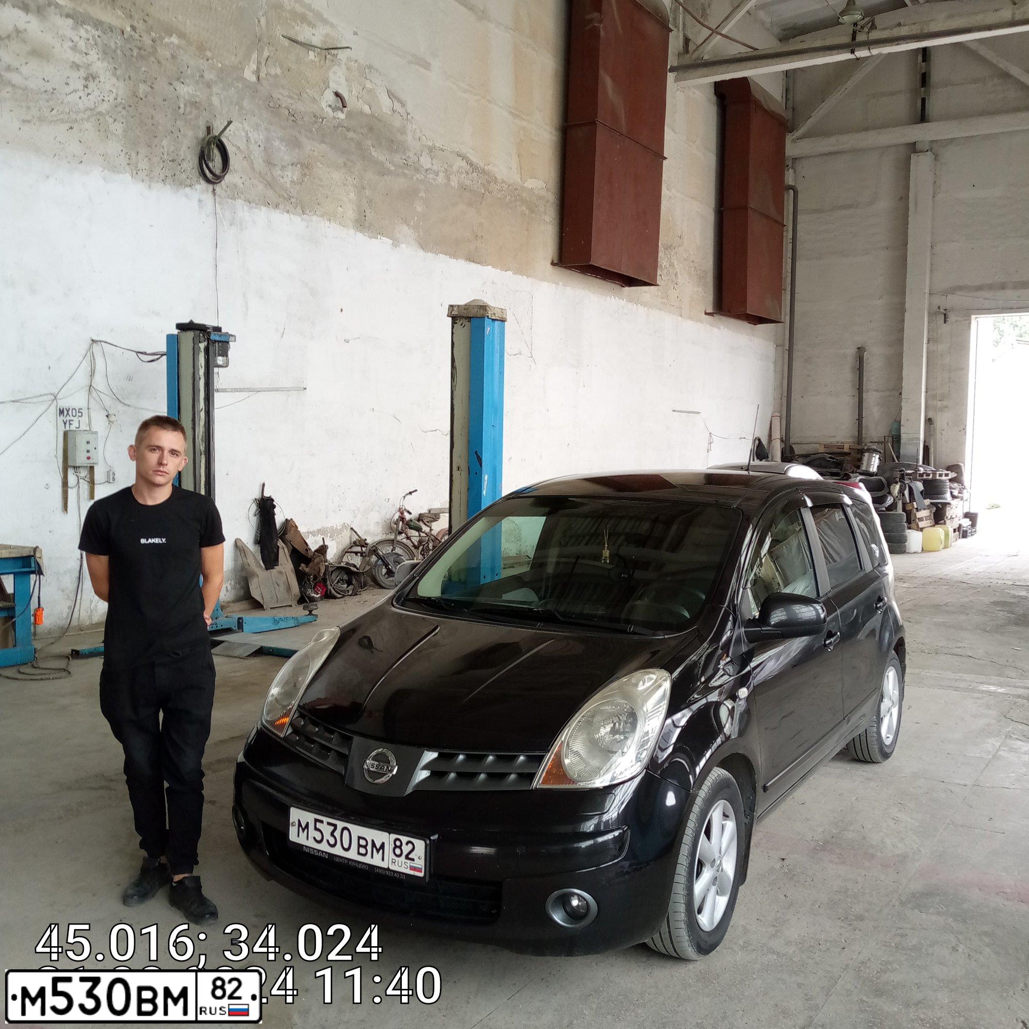 Фото автомобиля NISSAN NOTE, 2008 — госномер М530ВМ82. Цвет: ЧЕРНЫЙ