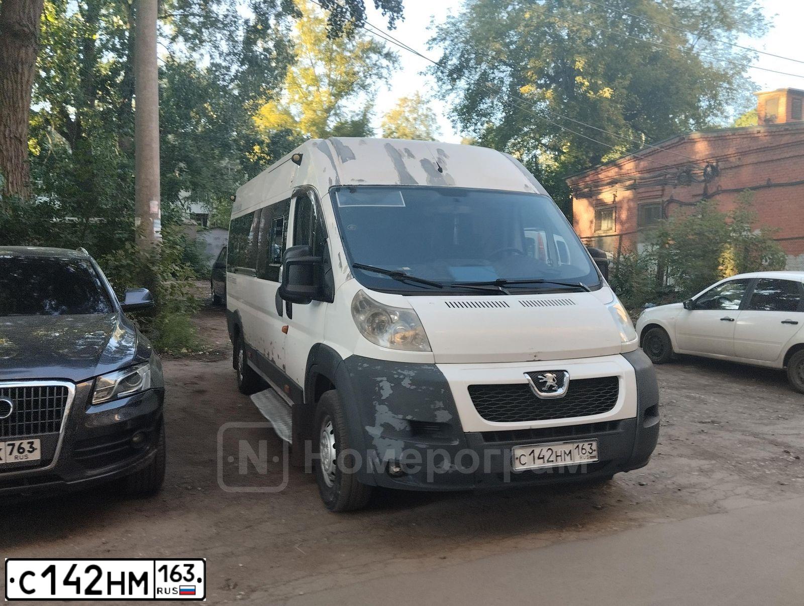 Фото автомобиля PEUGEOT BOXER, 2012 — госномер Е222СХ73. Цвет: Белый