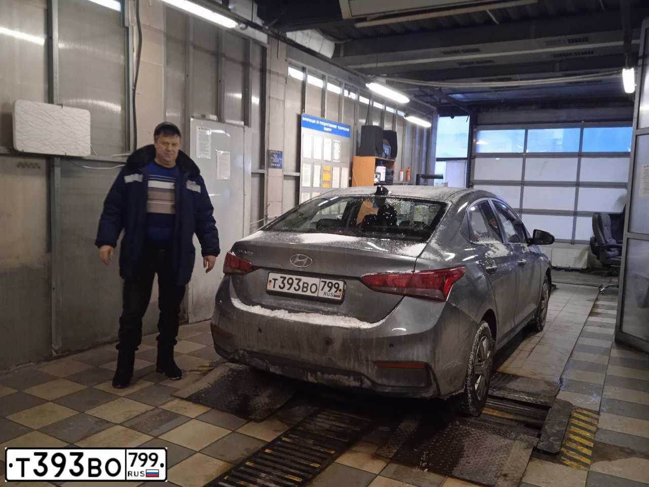 Фото автомобиля HYUNDAI SOLARIS, 2018 — госномер Т393ВО799. Цвет: СЕРЫЙ
