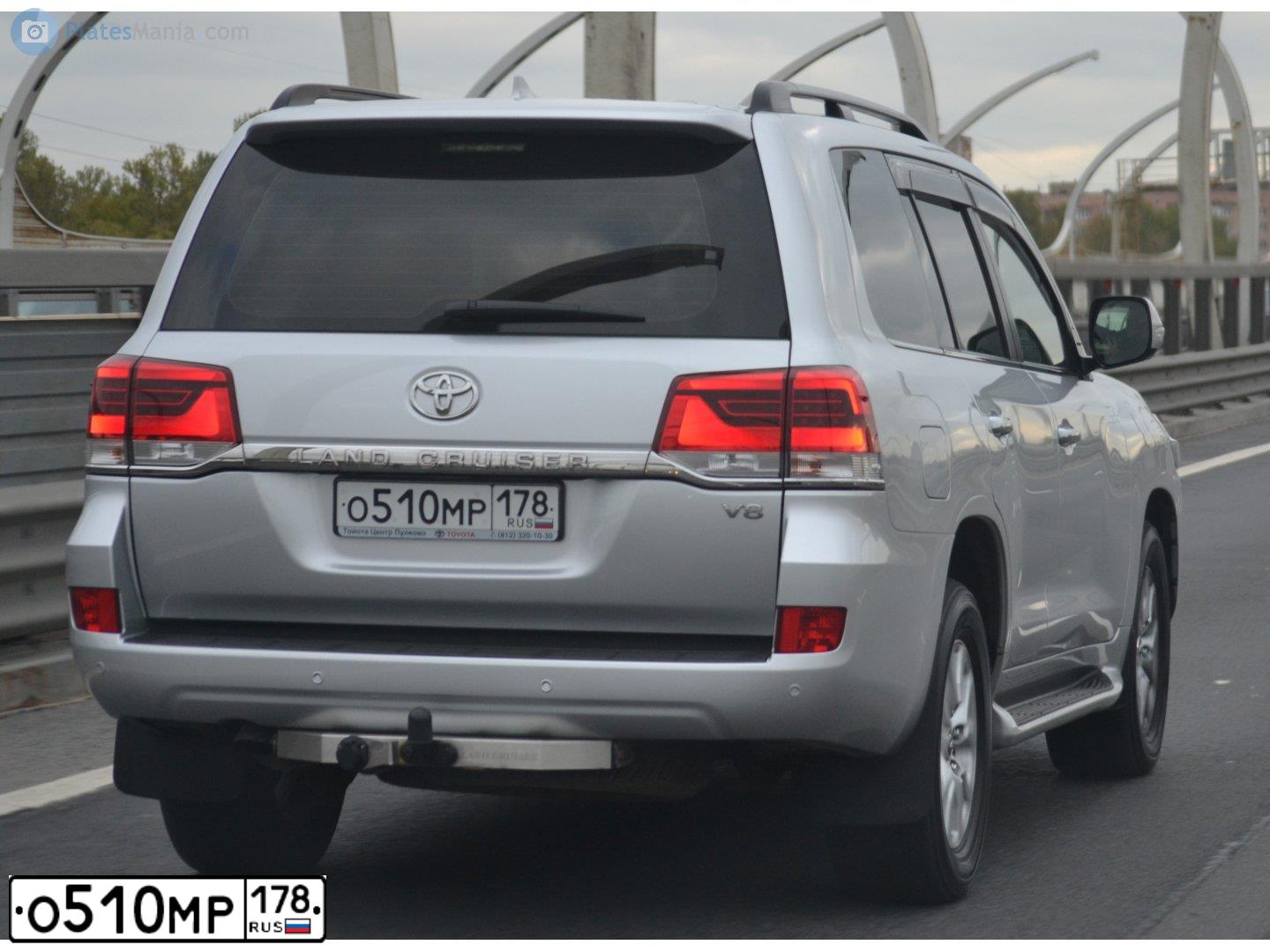 Фото автомобиля TOYOTA LANDCRUISER 200, 2017 — госномер У681ВМ152. Цвет: Серебристый