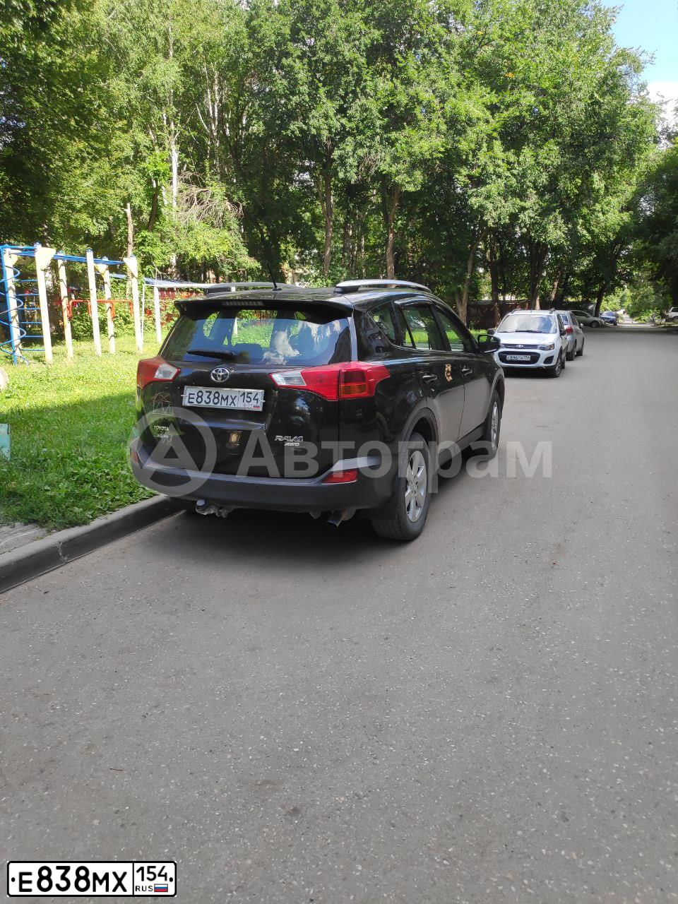 Фото автомобиля TOYOTA RAV4, 2015 — госномер Е838МХ154. Цвет: ТЕМНО КОРИЧНЕВЫЙ