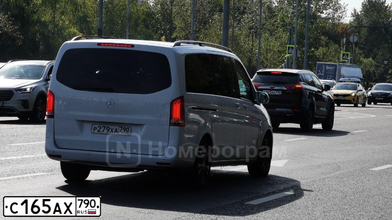 Фото автомобиля HYUNDAI SOLARIS, 2012 — госномер Е712РТ15. Цвет: ЧЕРНО-СЕРЫЙ
