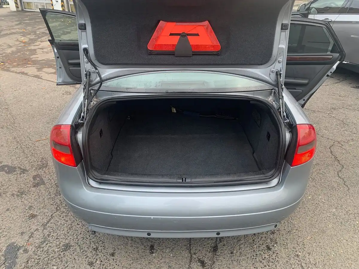 Фото автомобиля AUDI A6, 2000 — госномер Н911КЕ150. Цвет: БЕЛЫЙ (СЕРЫЙ)