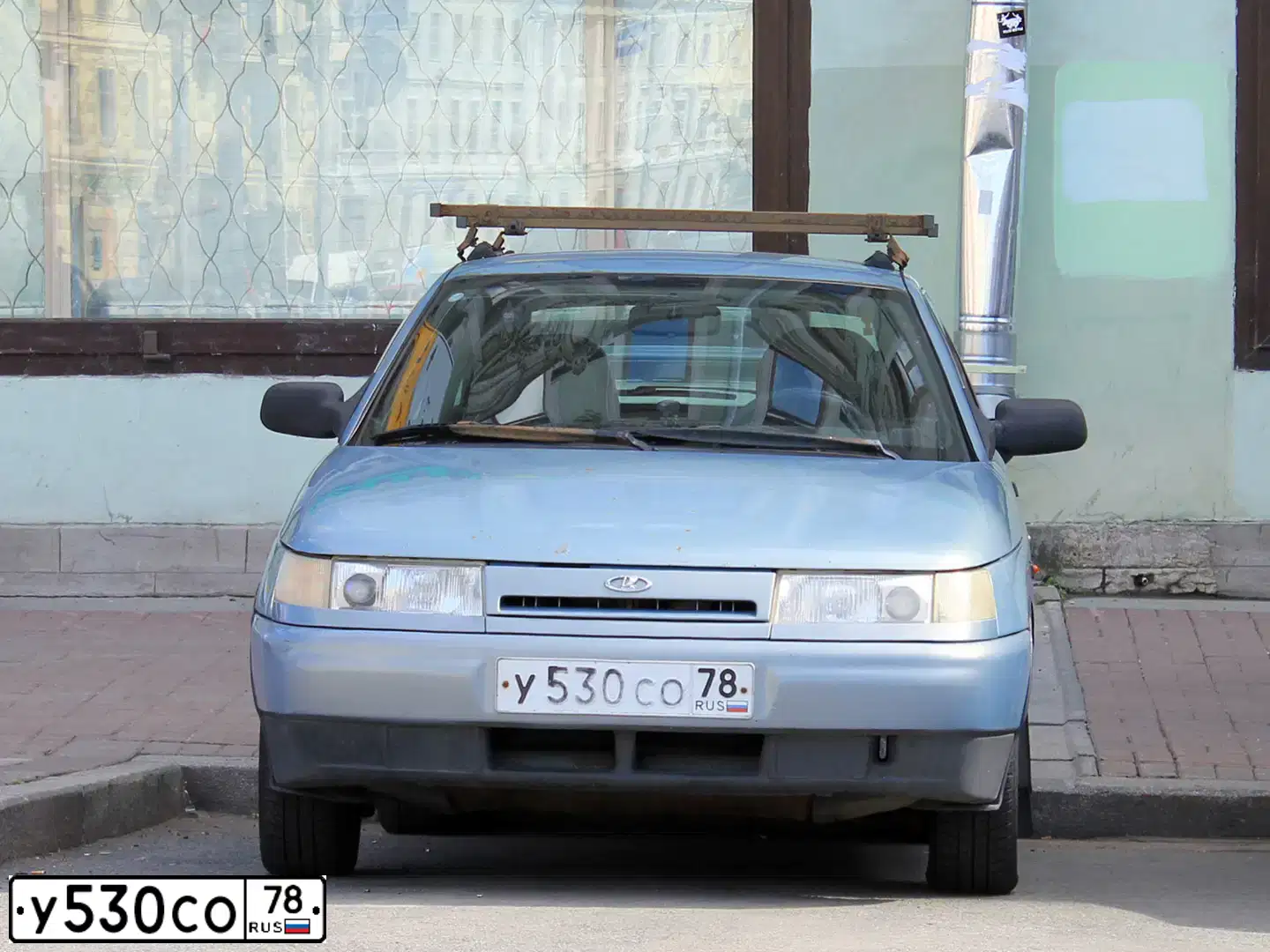 Фото автомобиля LADA 2112, 2003 — госномер Н025ХО26. Цвет: ЗОЛОТИСТО СЕРЫЙ
