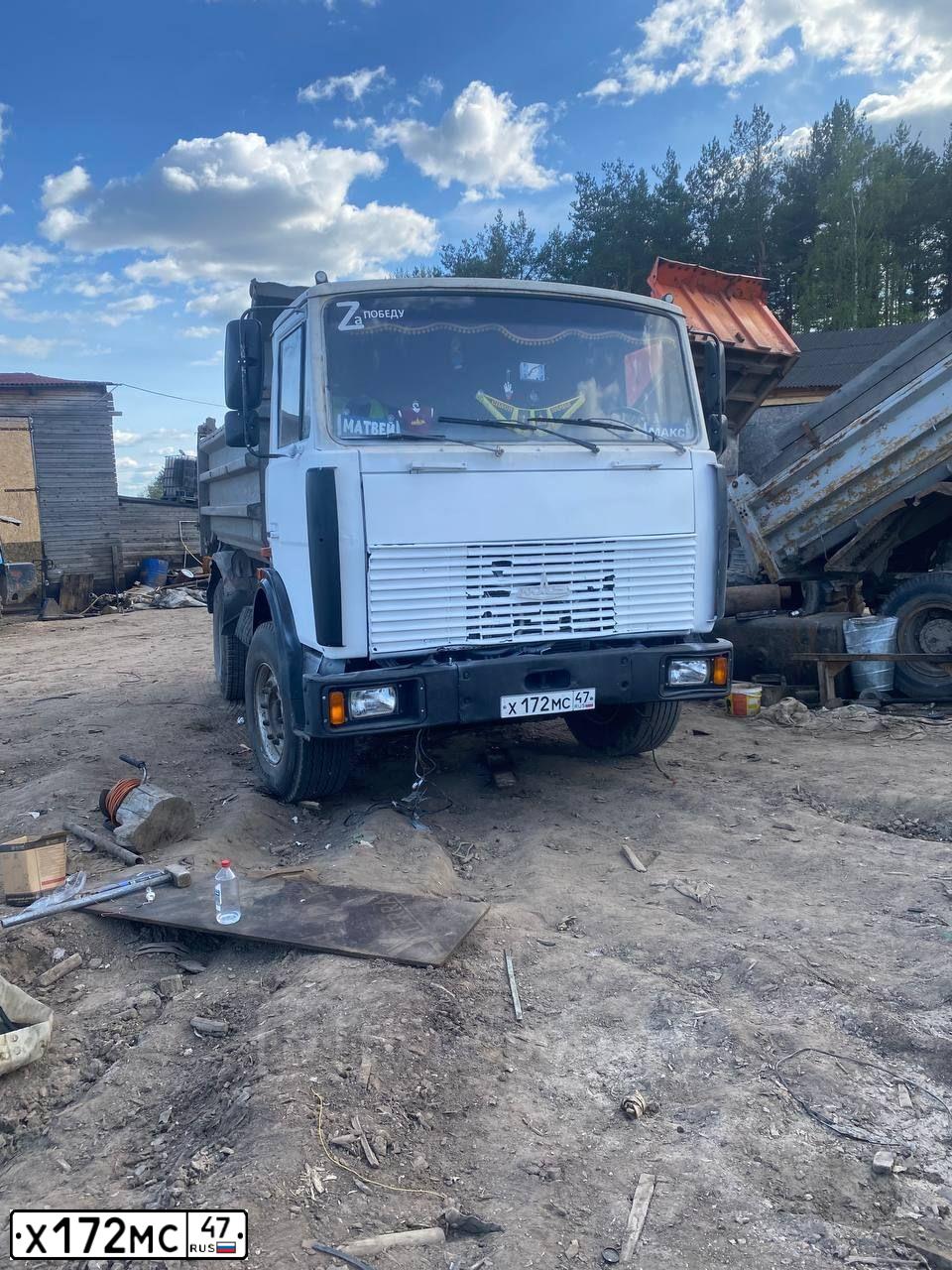 Фото автомобиля MAZ 5551 /4X2/, 2007 — госномер Х172МС47. Цвет: БЕЛЫЙ