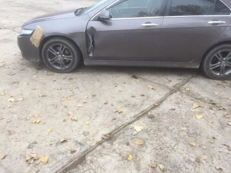 Фото автомобиля HONDA ACCORD, 2007 — госномер Е680ХЕ702. Цвет: ТЕМНО-СЕРЫЙ