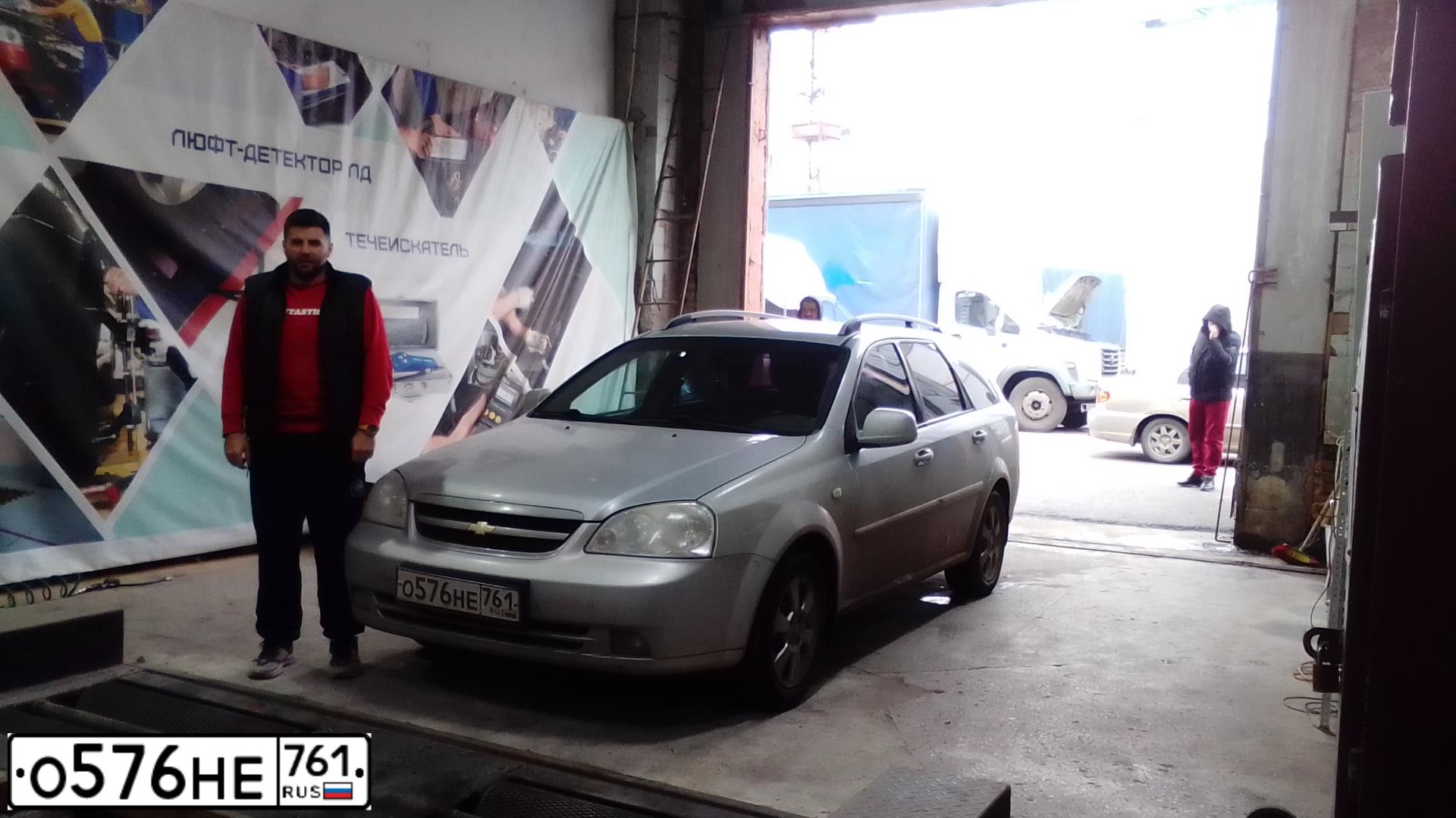 Фото автомобиля CHEVROLET LACETTI, 2010 — госномер О576НЕ761. Цвет: СЕРЕБРИСТЫЙ