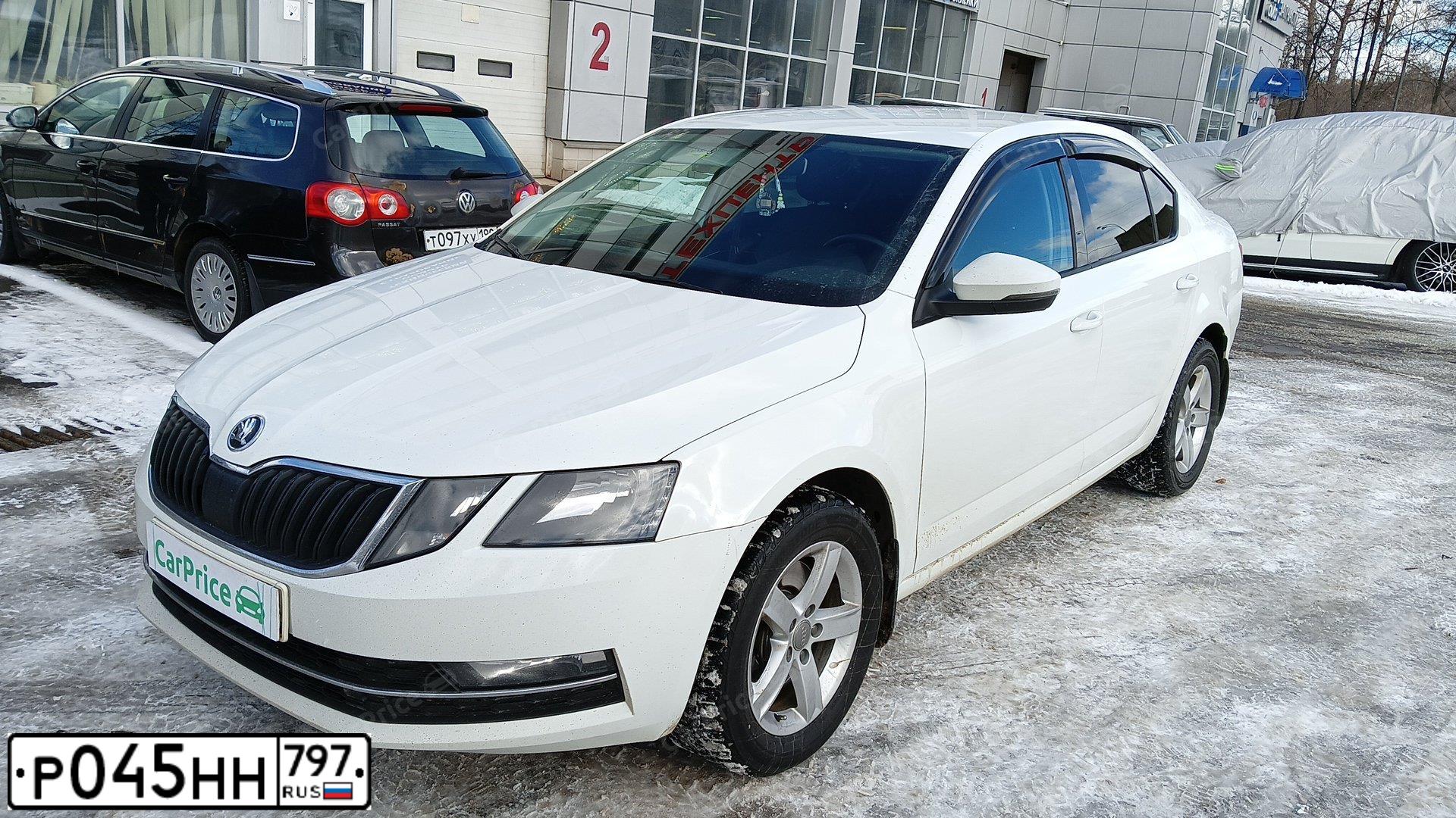 Фото автомобиля SKODA OCTAVIA, 2018 — госномер М928РР750. Цвет: Белый