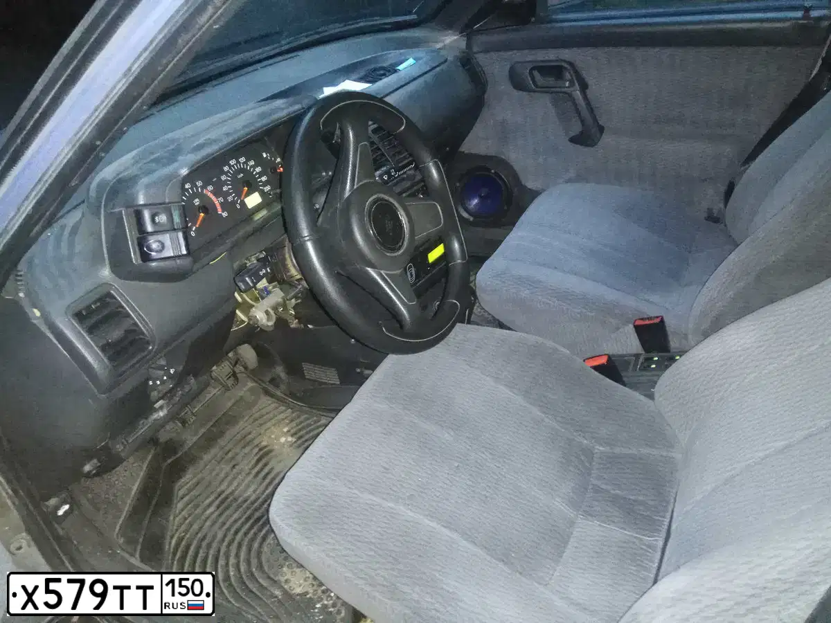 Фото автомобиля LADA 2112, 2003 — госномер Х579ТТ150. Цвет: СЕРО-ГОЛУБОЙ
