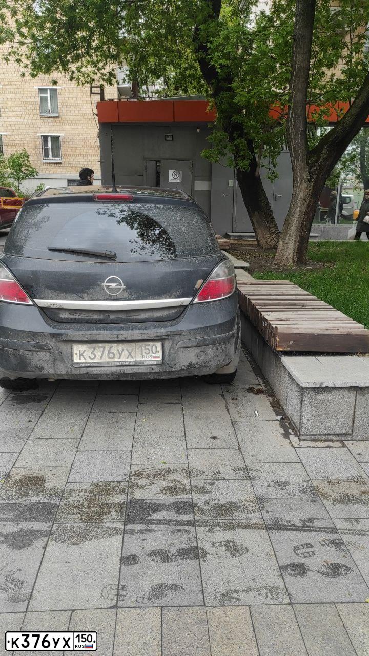 Фото автомобиля OPEL ASTRA, 2008 — госномер К376УХ150. Цвет: ЧЕРНЫЙ