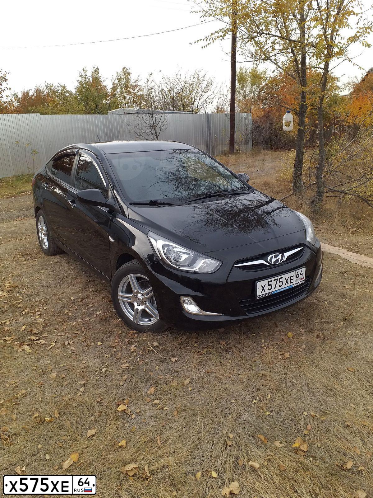 Фото автомобиля HYUNDAI SOLARIS, 2012 — госномер Х575ХЕ64. Цвет: ЧЕРНЫЙ