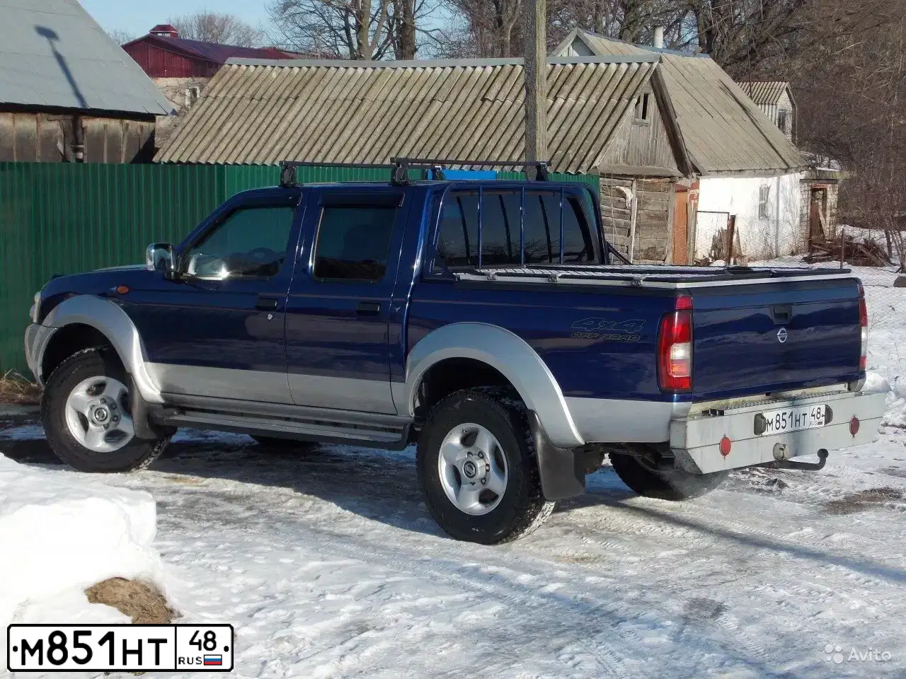 Фото автомобиля NISSAN NAVARA, 2010 — госномер М851НТ48. Цвет: синий