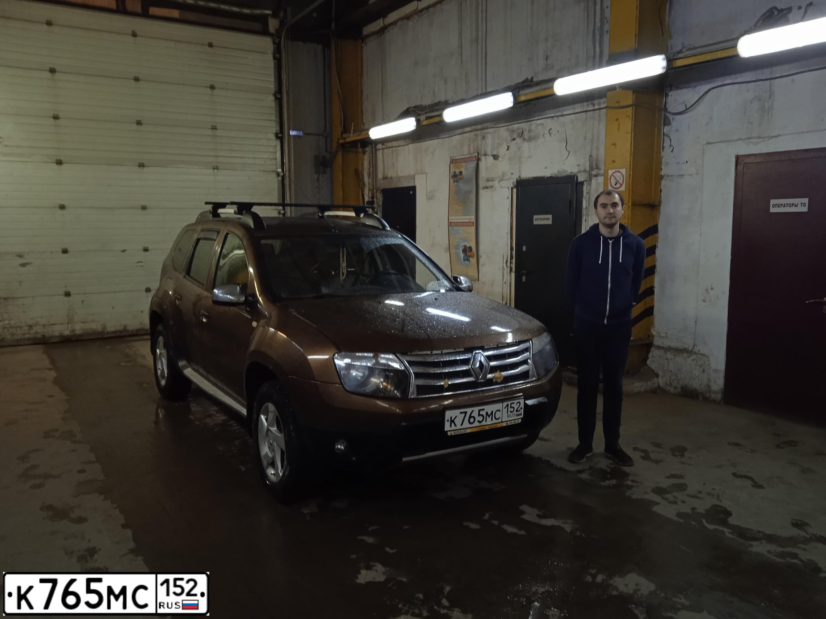 Фото автомобиля RENAULT DUSTER, 2012 — госномер У895ТУ152. Цвет: Коричневый