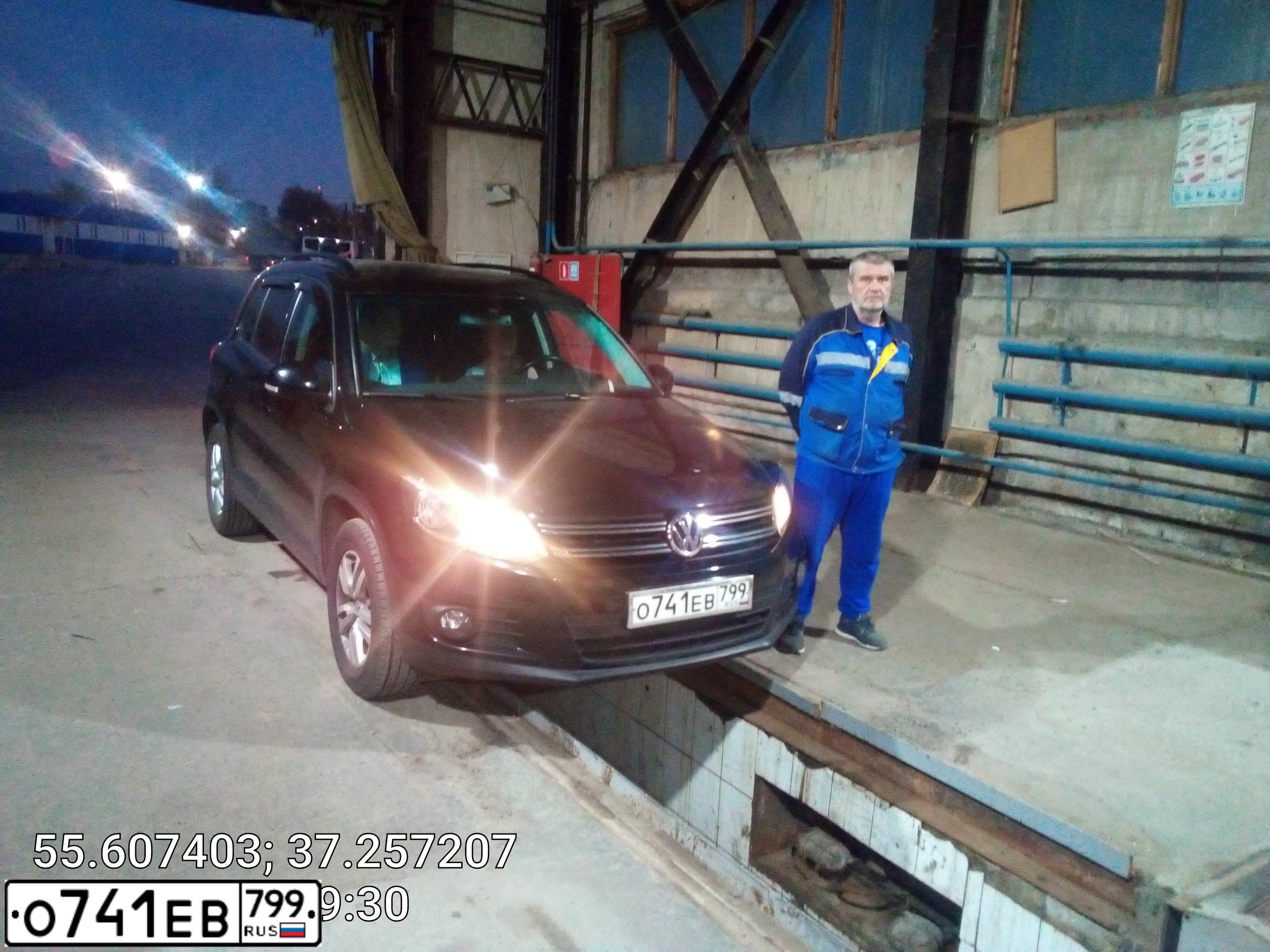 Фото автомобиля VOLKSWAGEN TIGUAN, 2015 — госномер А456ОН797. Цвет: ЧЕРНЫЙ