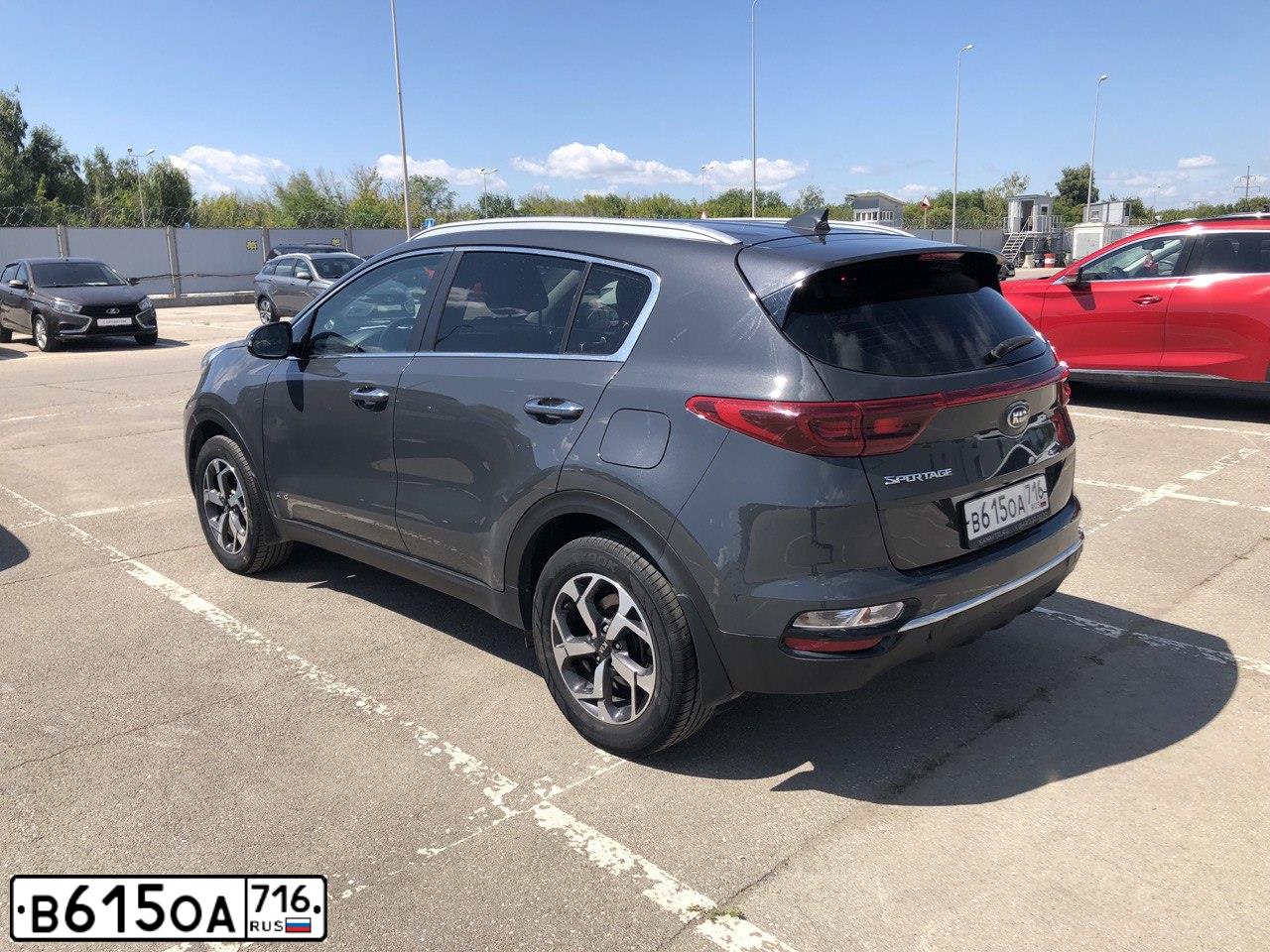 Фото автомобиля KIA SPORTAGE, 2018 — госномер В615ОА716. Цвет: СЕРЫЙ