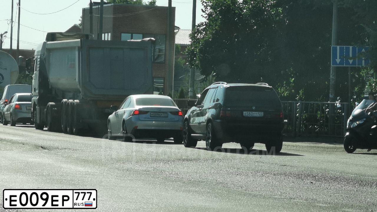 Фото автомобиля HYUNDAI SANTA FE, 2013 — госномер Н204КС82. Цвет: Белый