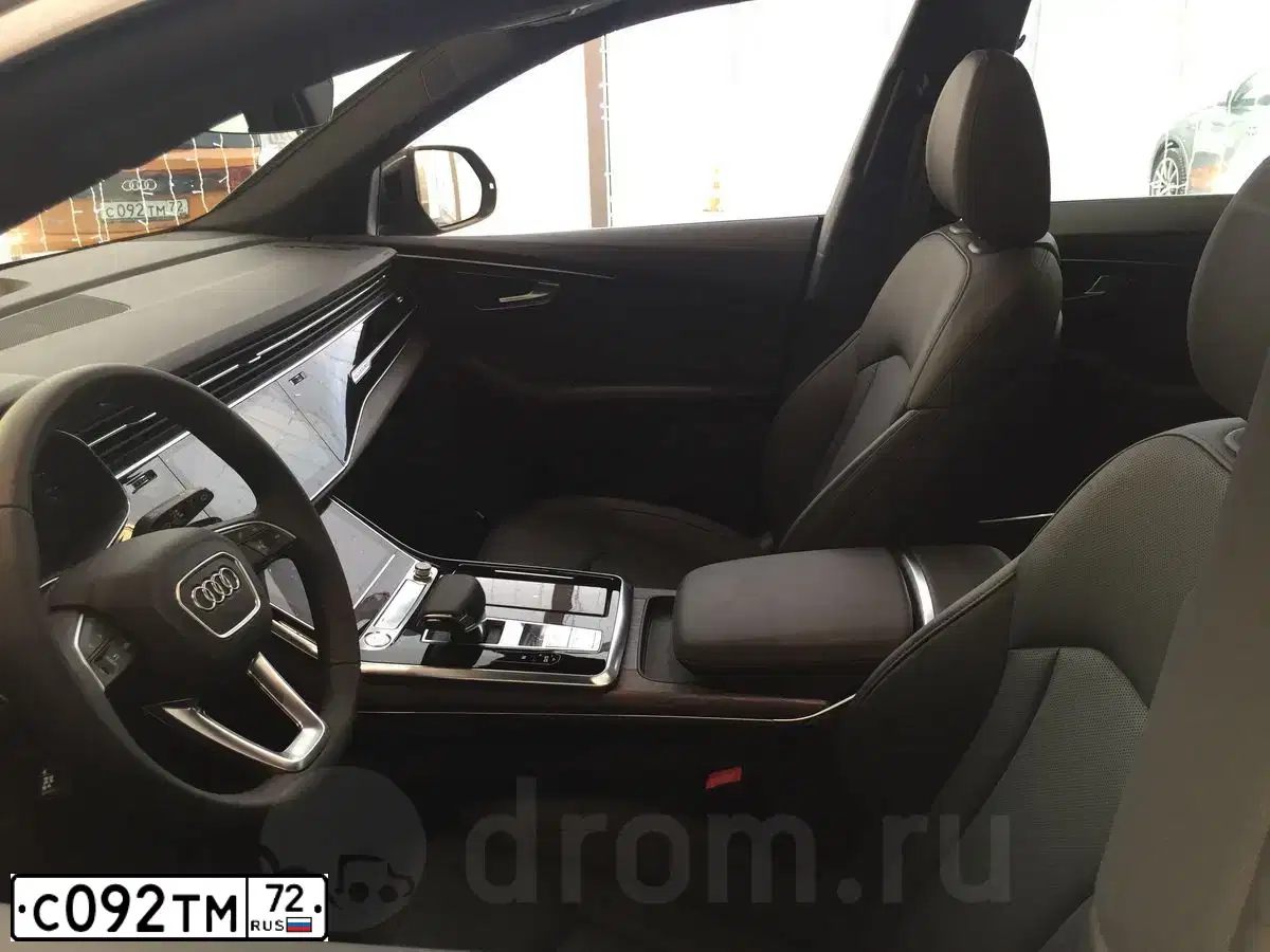 Фото автомобиля AUDI Q8, 2018 — госномер Х182РТ72. Цвет: Оранжевый
