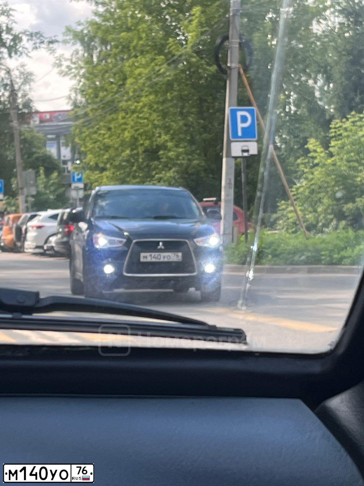Фото автомобиля MITSUBISHI ASX, 2012 — госномер М140УО76. Цвет: ЧЕРНЫЙ