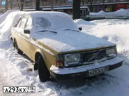 Фото автомобиля DAEWOO NEXIA, 2009 — госномер А243КХ178. Цвет: ЯРКО-КРАСНЫЙ