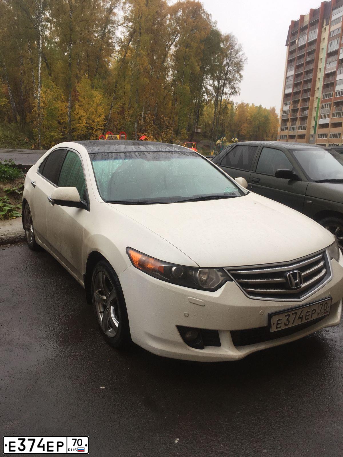 Фото автомобиля HONDA ACCORD, 2008 — госномер Е374ЕР70. Цвет: Белый