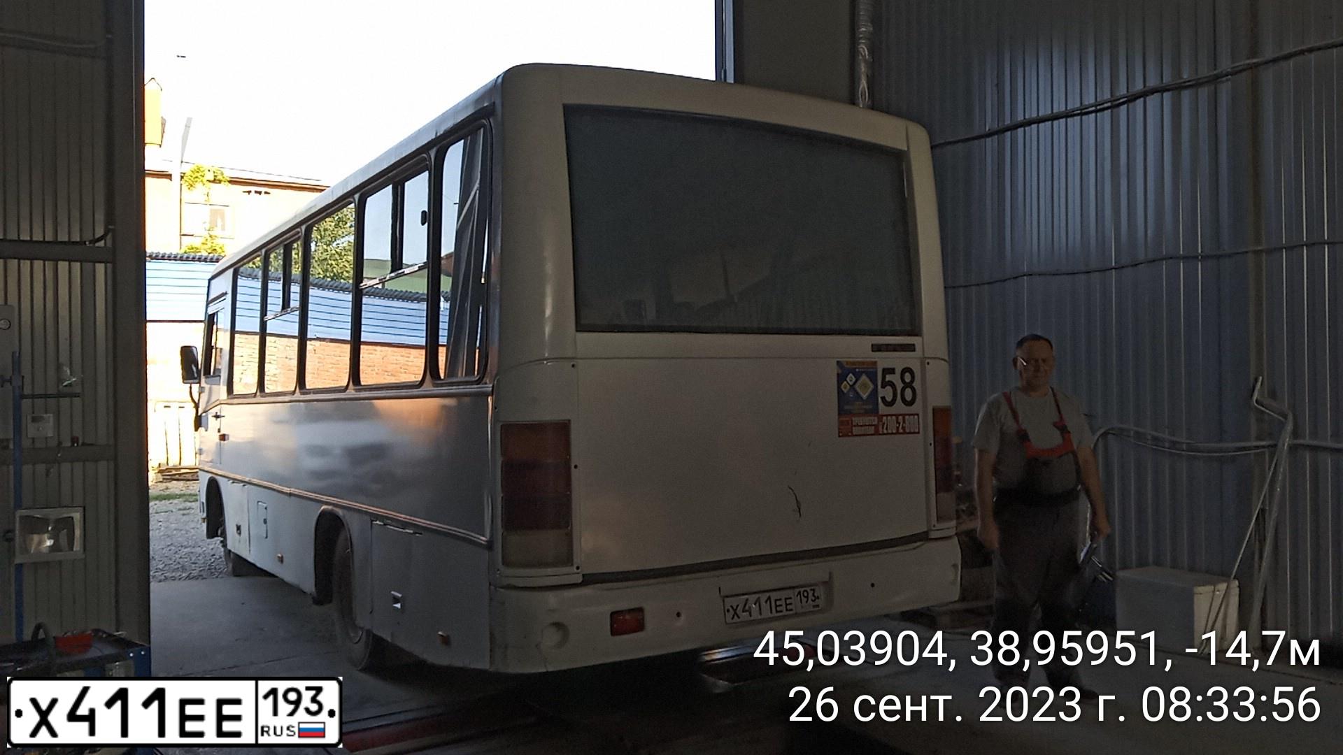 Фото автомобиля PAZ 3204, 2012 — госномер Х411ЕЕ193. Цвет: Белый
