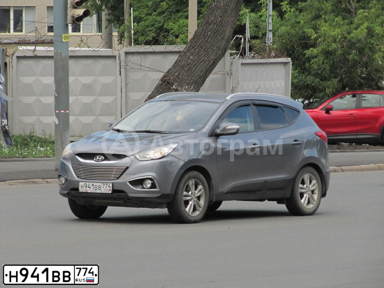 Фото автомобиля HYUNDAI IX35, 2011 — госномер Н941ВВ774. Цвет: СЕРЫЙ
