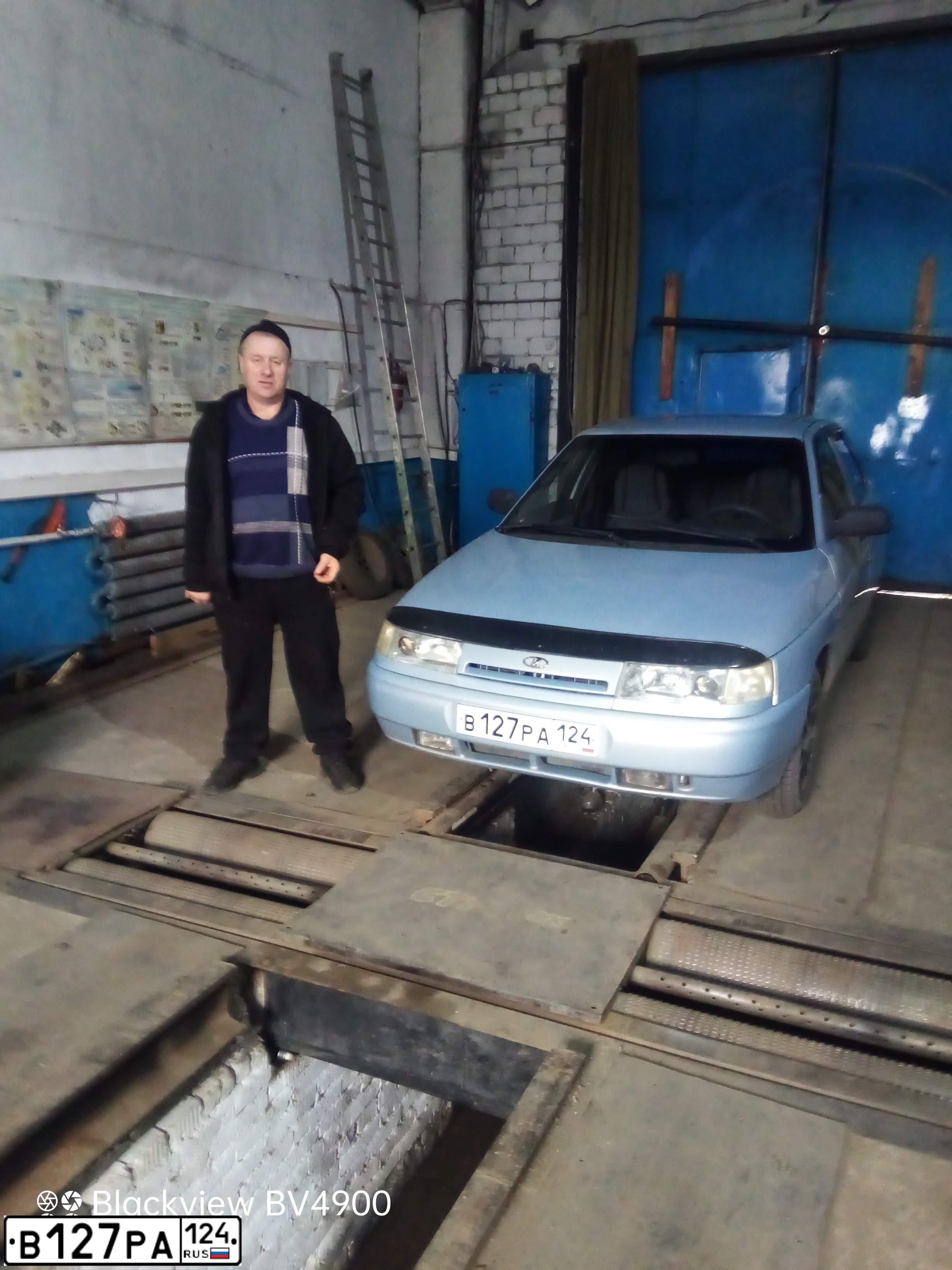 Фото автомобиля LADA 2112 LADA, 2004 — госномер В127РА124. Цвет: СЕРЕБРИСТО-ЖЕЛТЫЙ