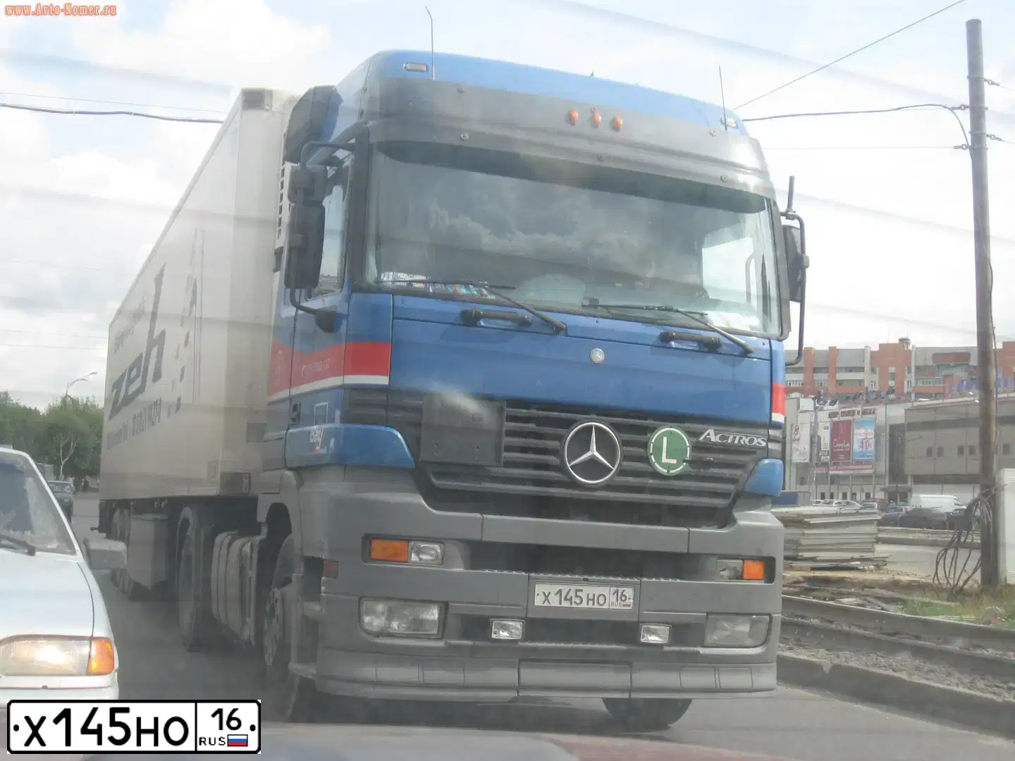Фото автомобиля MERCEDES ACTROS, 2000 — госномер Х145НО16. Цвет: СИНИЙ