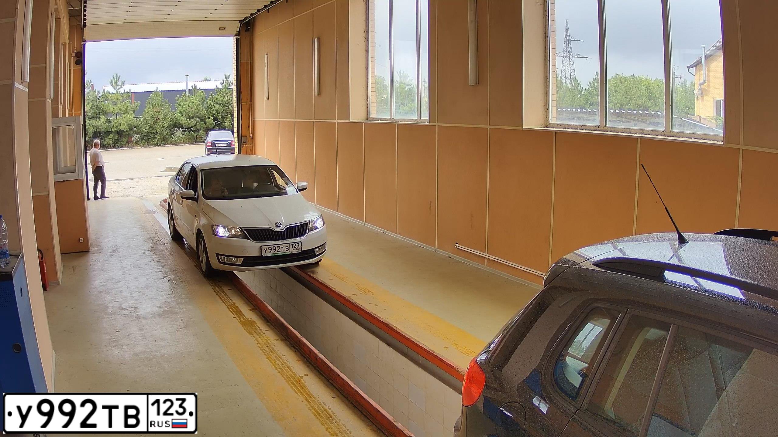 Фото автомобиля SKODA A RAPID, 2017 — госномер У992ТВ123. Цвет: БЕЛЫЙ