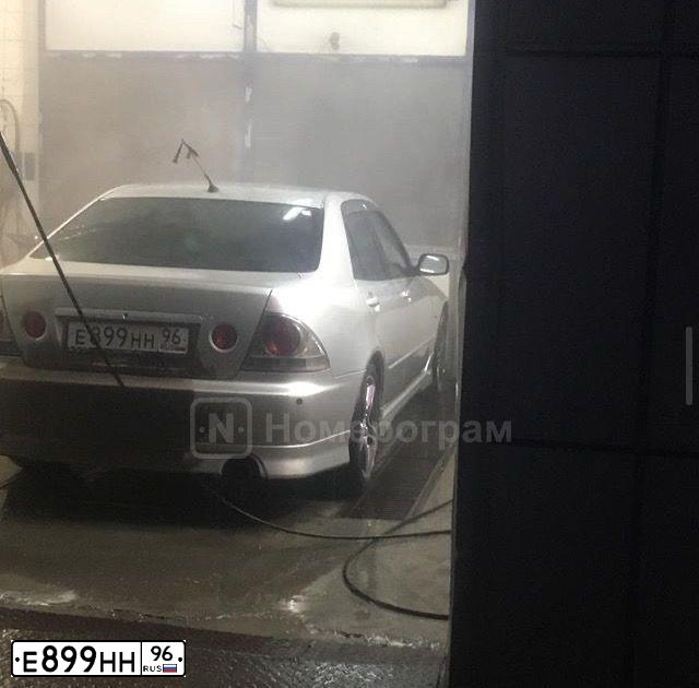 Фото автомобиля TOYOTA ALTEZZA, 2001 — госномер Х147НС196