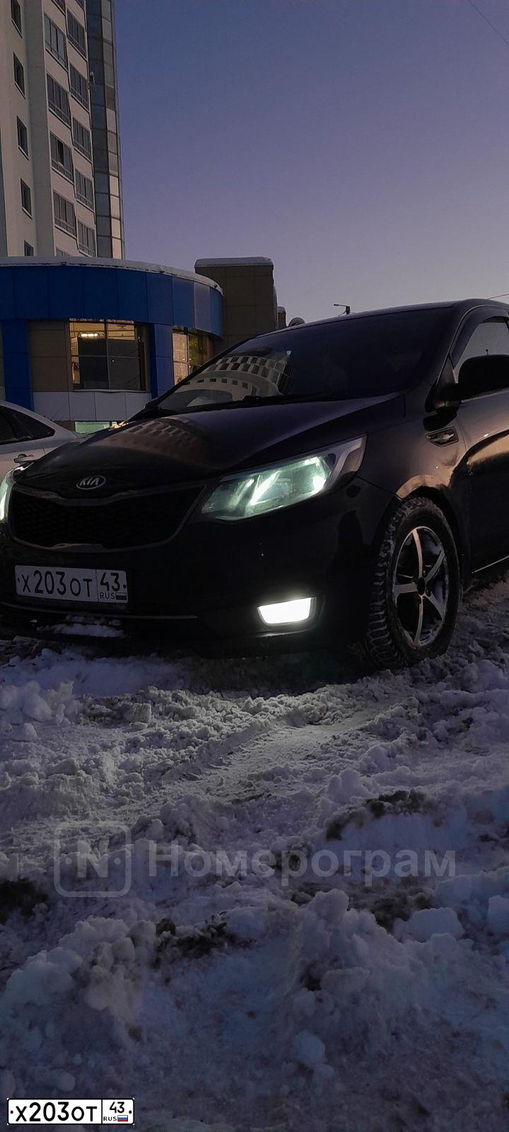 Фото автомобиля KIA RIO, 2015 — госномер Х203ОТ43. Цвет: ЧЕРНЫЙ