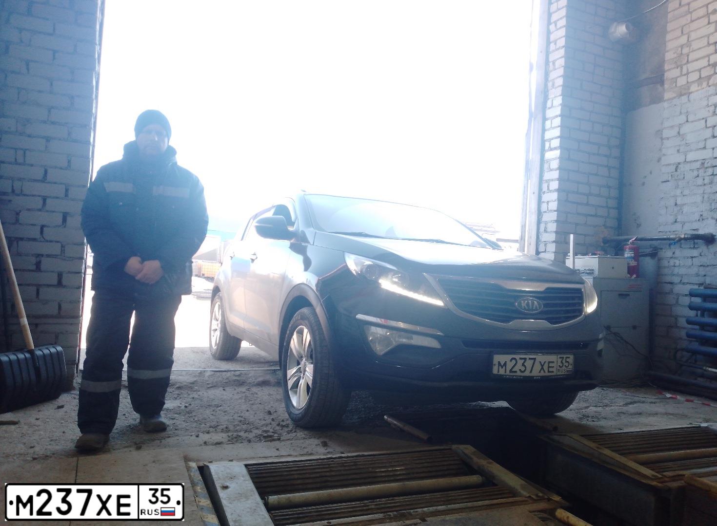 Фото автомобиля KIA SPORTAGE, 2012 — госномер М515УР35. Цвет: ЧЕРНЫЙ