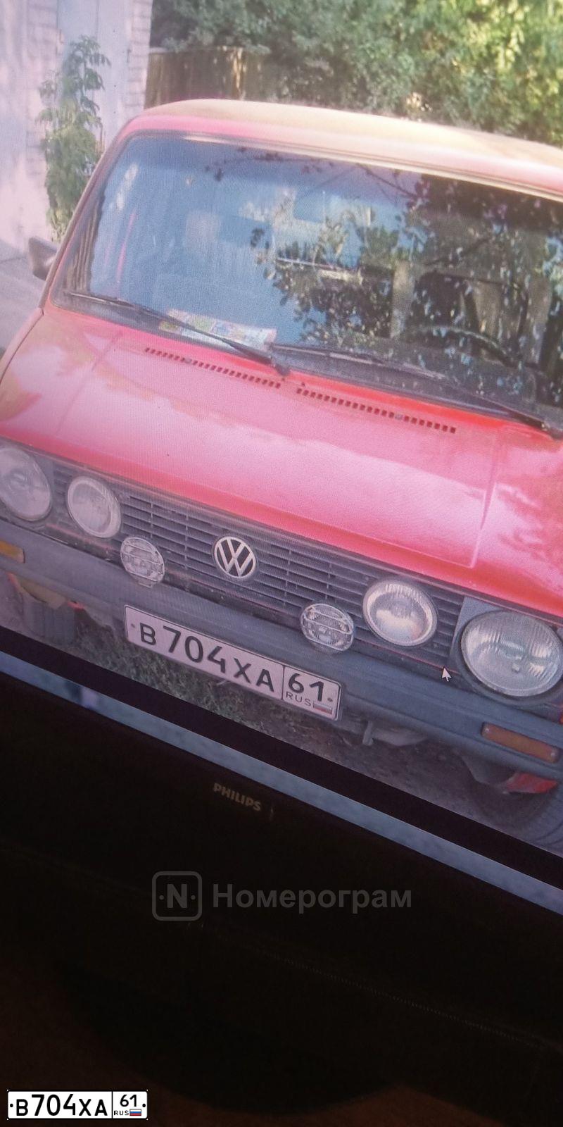 Фото автомобиля VOLKSWAGEN GOLF, 1986 — госномер В704ХА61. Цвет: КРАСНЫЙ