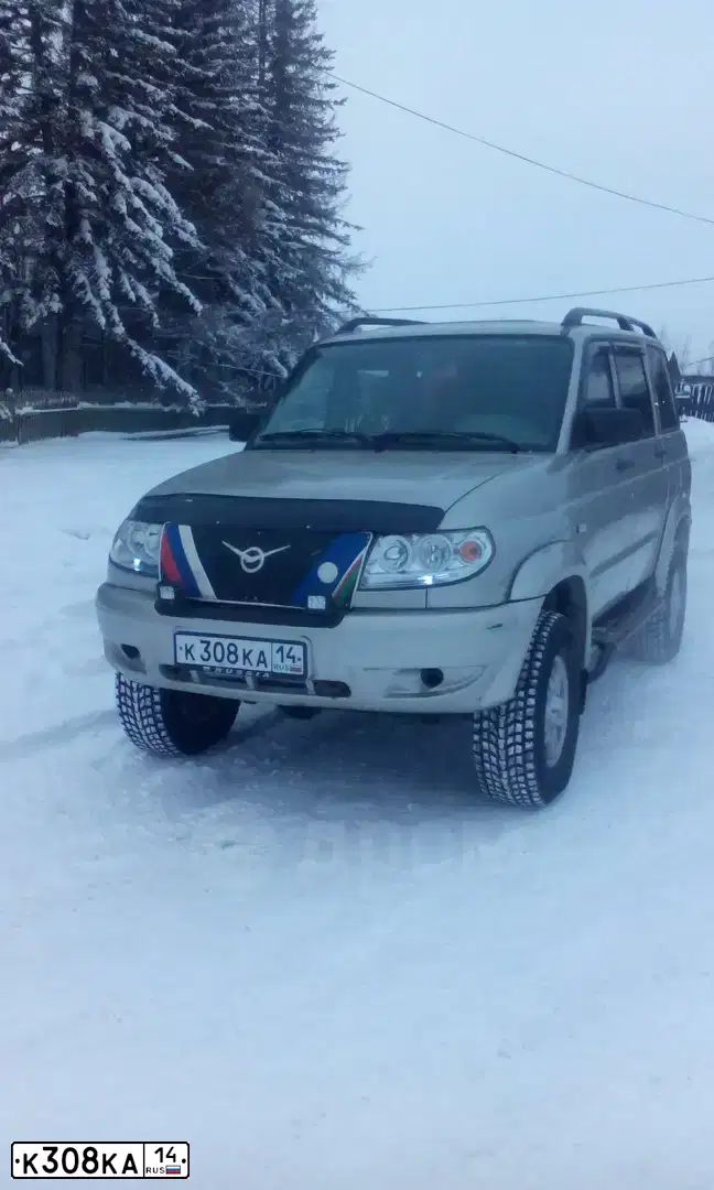 Фото автомобиля UAZ 3163 PATRIOT, 2011 — госномер К303КА14. Цвет: СЕРЕБ ЖЕЛТ МЕТАЛЛИК