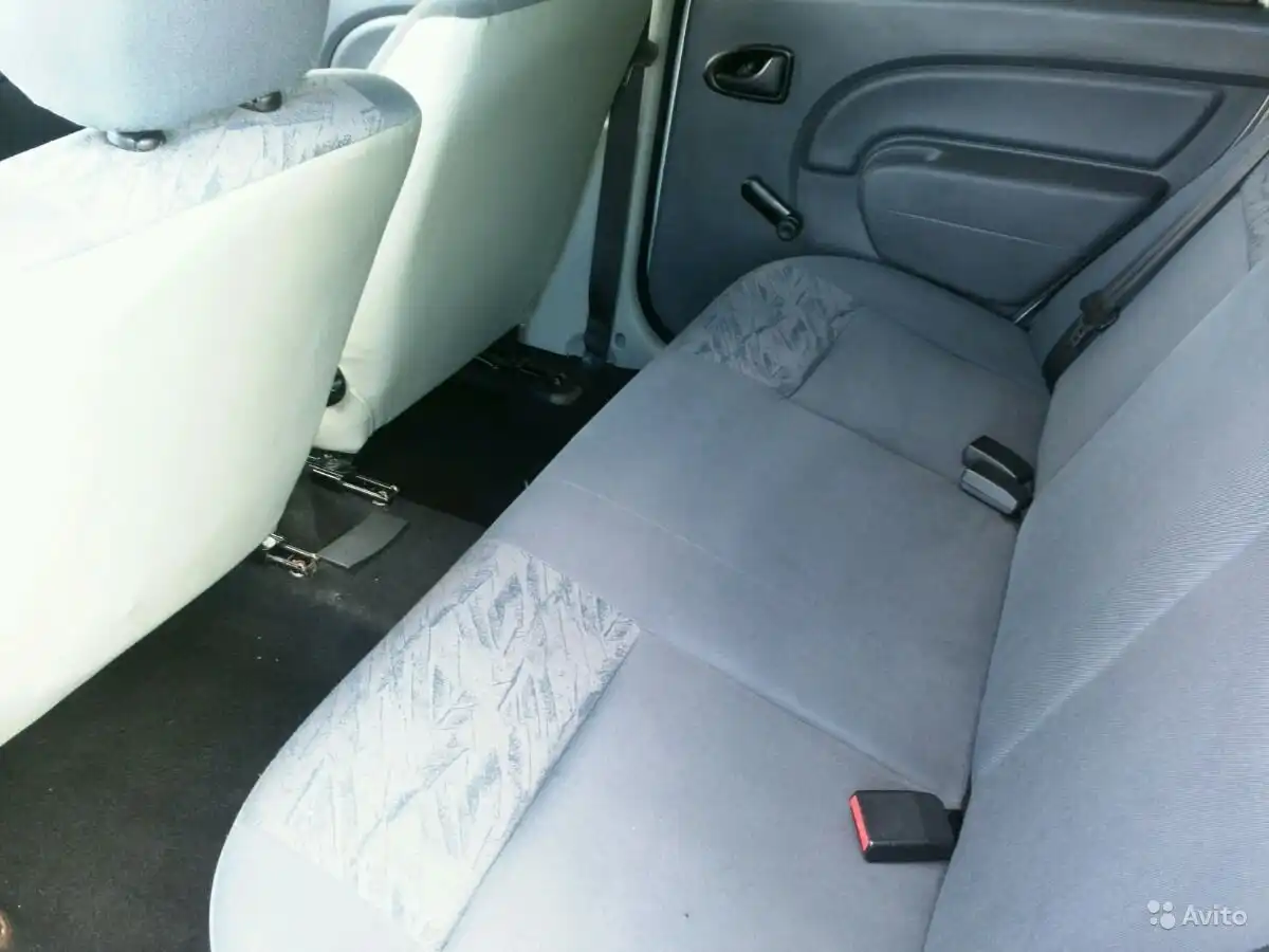 Фото автомобиля RENAULT LOGAN, 2006 — госномер Н219СО76. Цвет: Серый