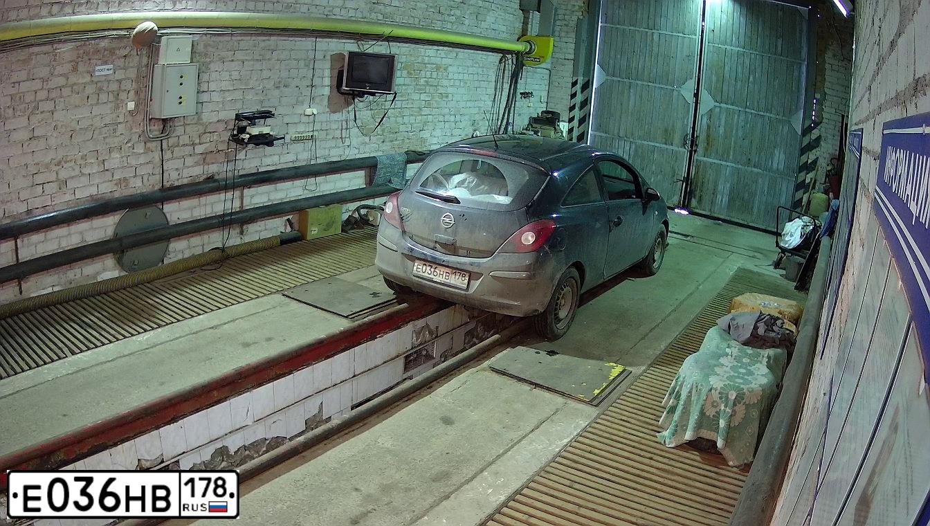Фото автомобиля OPEL CORSA, 2011 — госномер Е036НВ178. Цвет: ЧЕРНЫЙ