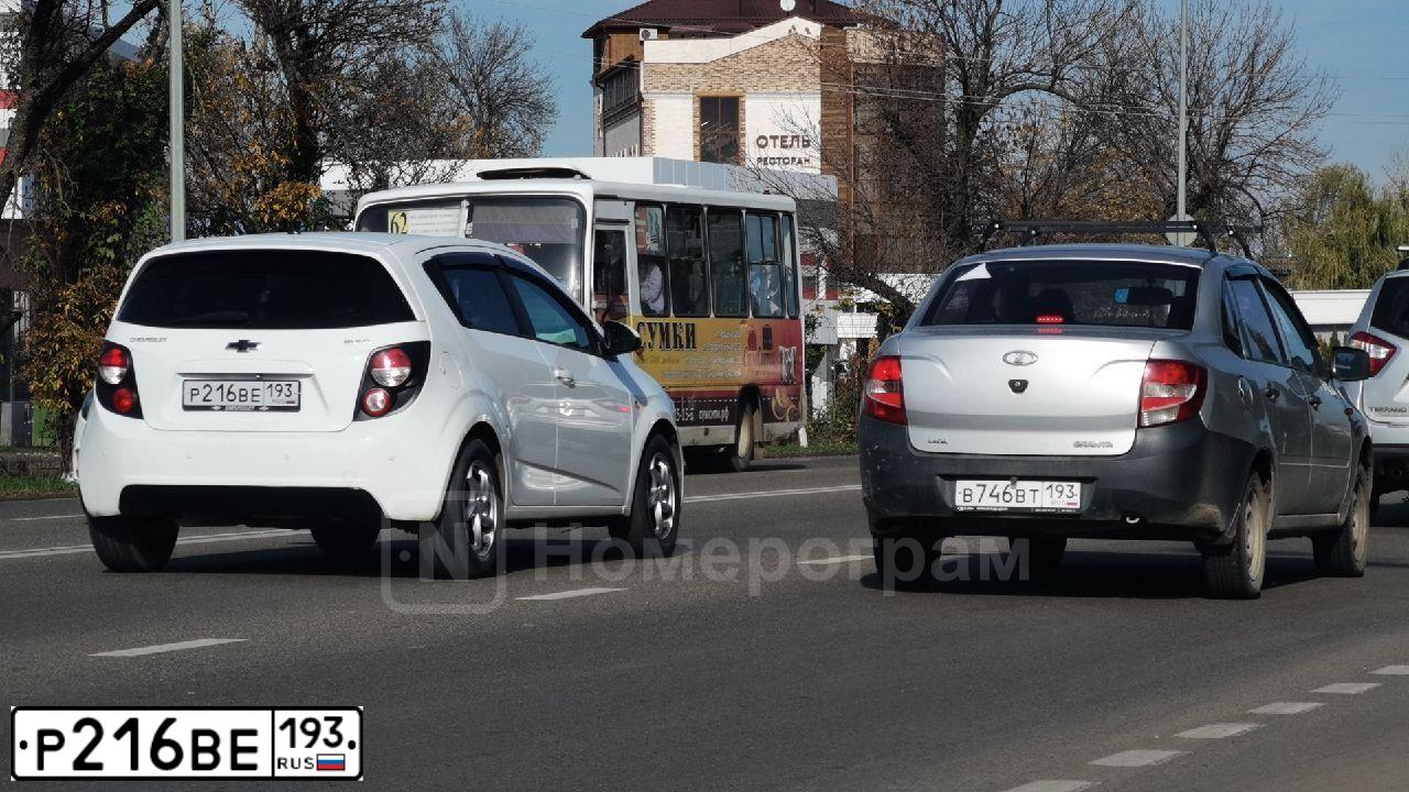 Фото автомобиля CHEVROLET AVEO, 2015 — госномер Р216ВЕ193. Цвет: Белый