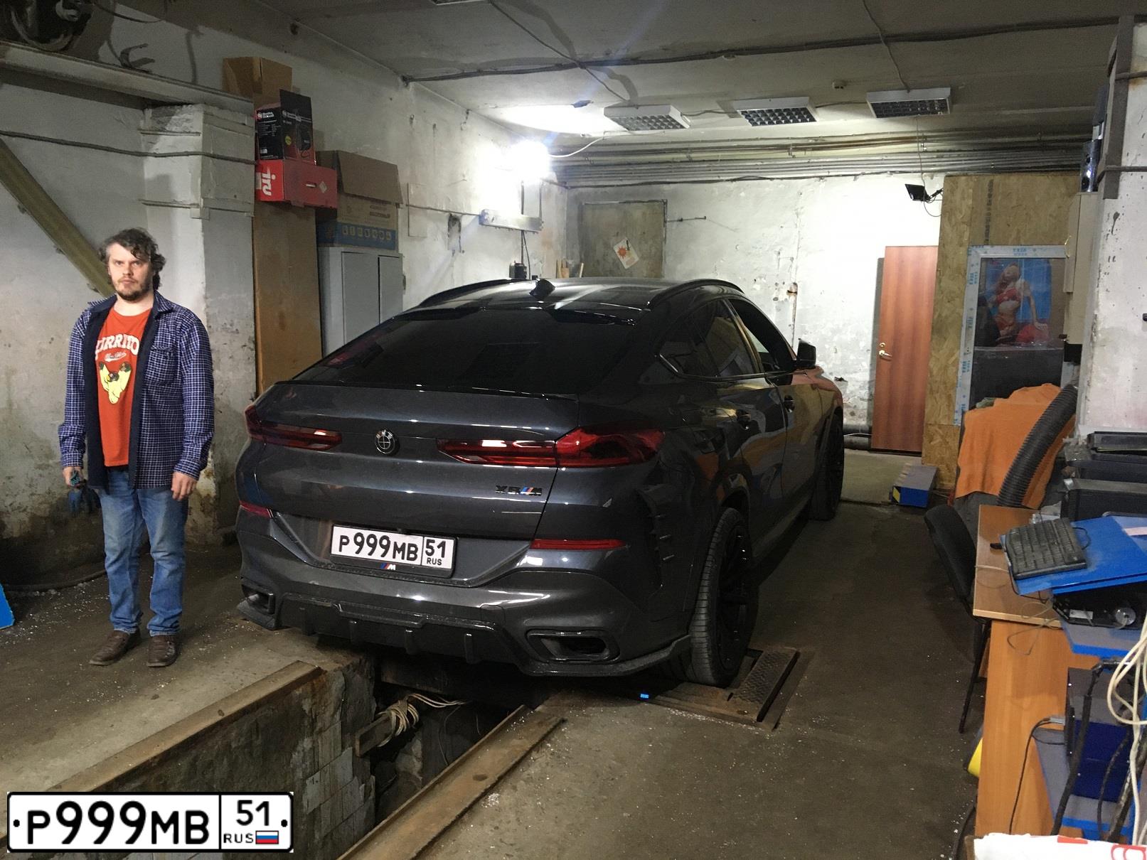 Фото автомобиля BMW X6, 2010 — госномер М677СЕ790. Цвет: Белый